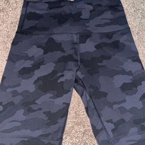 Lululemon black camouflage bike shorts
